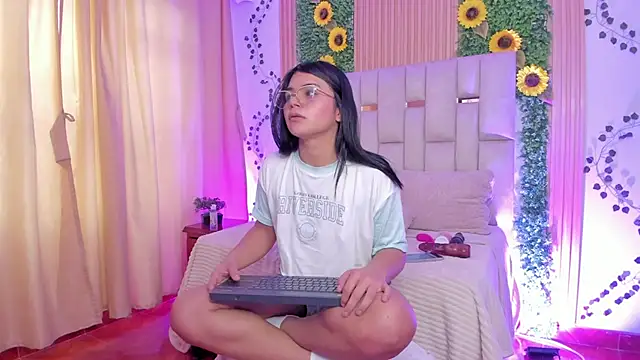 Jade_Nmm's cam snapshot