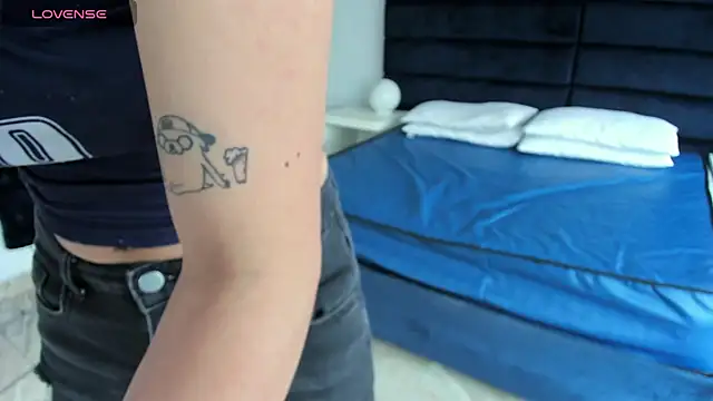 CHARLOTTE_KNOX's cam snapshot