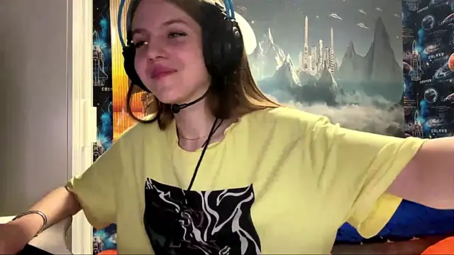 Elira_Breeze's cam snapshot