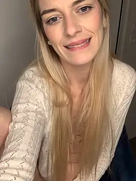 Bellalolahot's cam snapshot