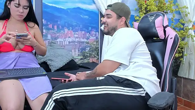 LucieAndSarah's cam snapshot