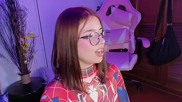 EmilyMiller_'s cam snapshot