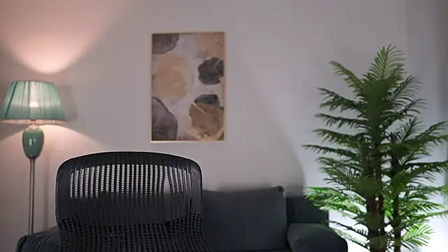 Yvonna_One's cam snapshot