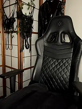 Elenascrib's cam snapshot