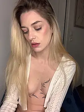 Bellalolahot's cam snapshot