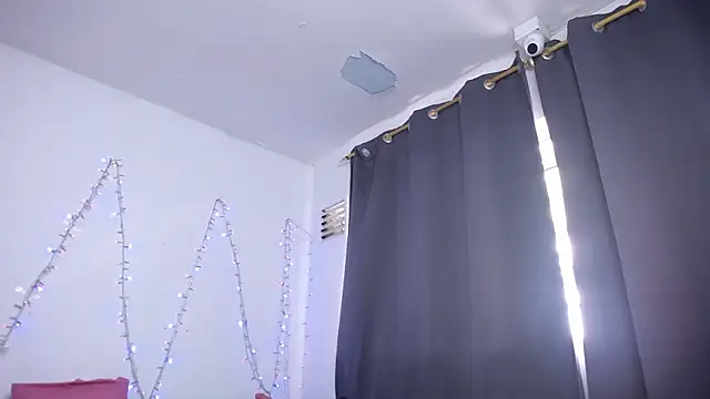 Nicol_Love0's cam snapshot