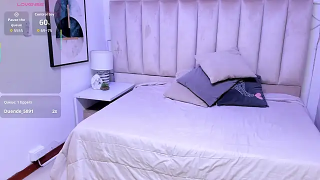 Clhoe_Johnson's cam snapshot