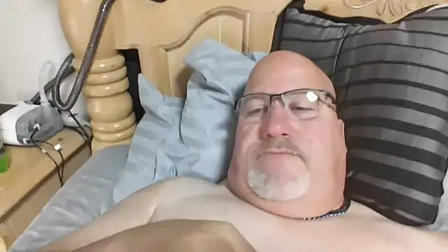 Bigbear0563 live sex cam