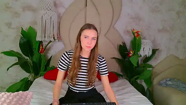 OliviaLay's cam snapshot