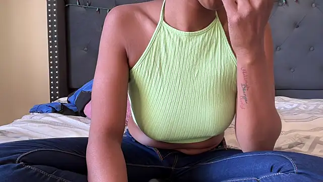 Cum2Charm's cam snapshot