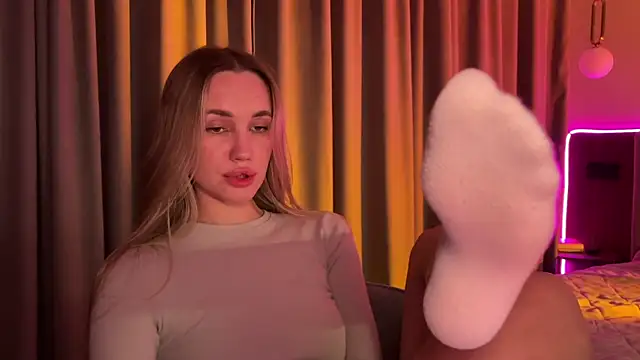 chillroom_'s cam snapshot