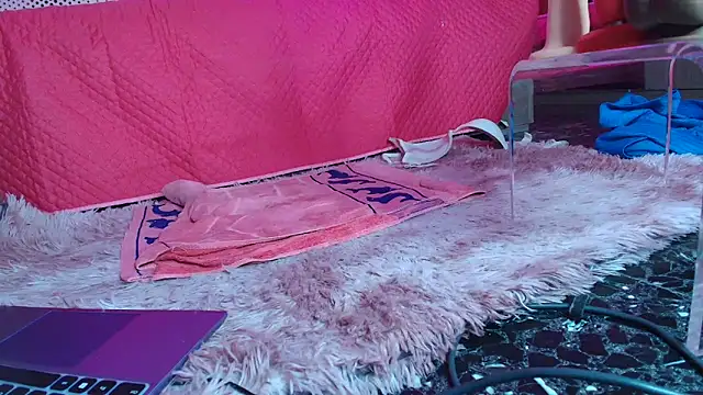 SWEETYRABBIT_FUCKTOTUM's cam snapshot