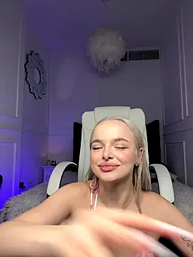 miss_blondiee's cam snapshot