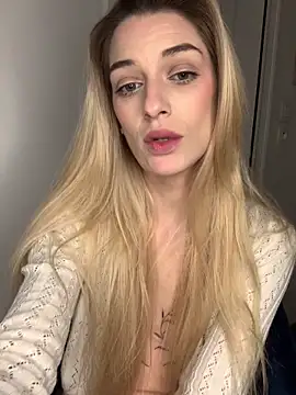 Bellalolahot's cam snapshot