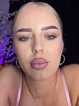 AubrieleRouj1's cam snapshot