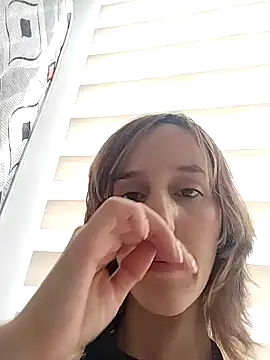 Ambar_Roux_'s cam snapshot