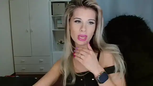 KristineGlow's cam snapshot