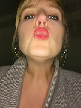 Sexybiene969 live sex cam