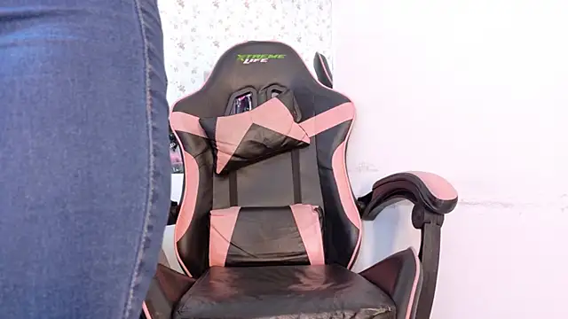 AvrillThomas's cam snapshot