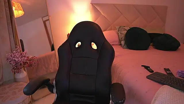 Lau_Bee's cam snapshot