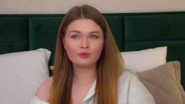 CrystalLyons's cam snapshot