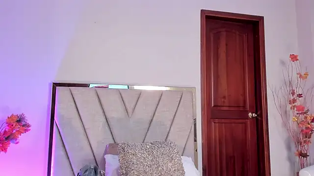 Nina_Cavaali's cam snapshot