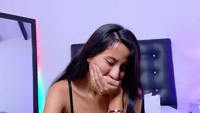 Skinny_hottie18's cam snapshot