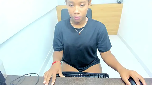 ValentinaRose4's cam snapshot