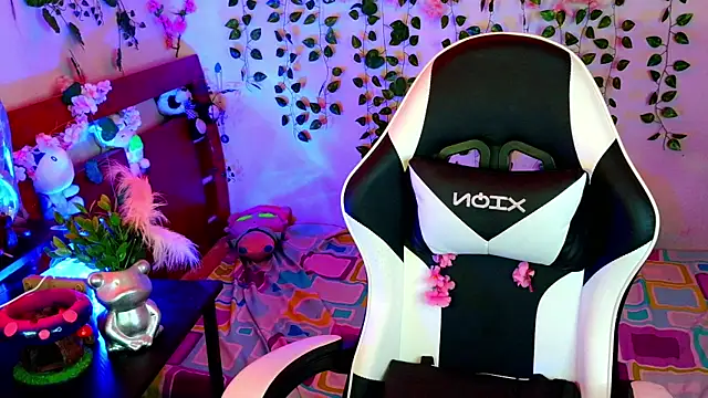 Kittyuwu_'s cam snapshot