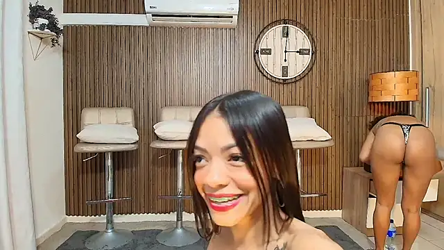 canelasquirt live sex cam