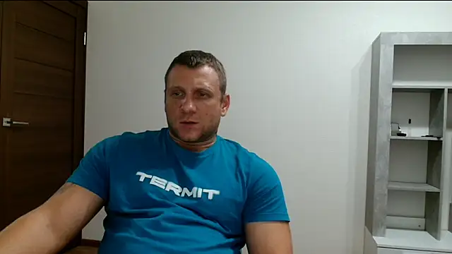 B-L-O-N-D's cam snapshot