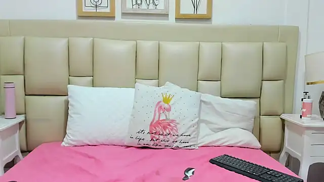 SkinnyGirl_28's cam snapshot