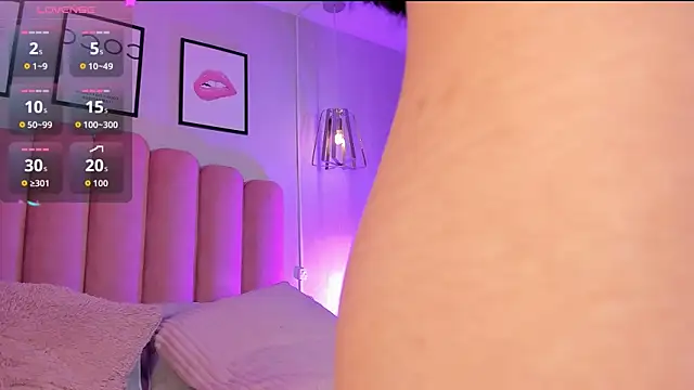 mara_swan_'s cam snapshot