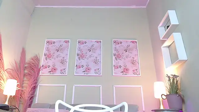 CurlyDani's cam snapshot