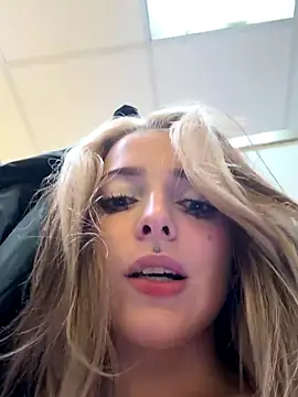 LoraaDoll's cam snapshot