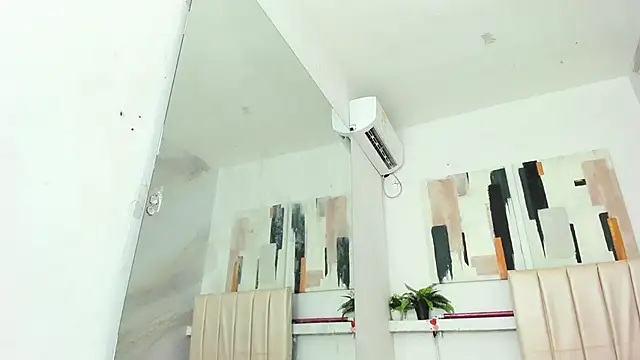 norela_leon's cam snapshot