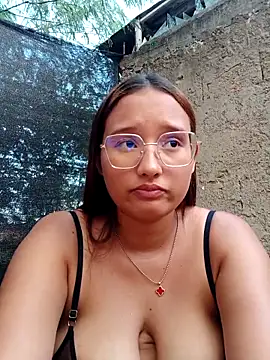 young_dairy01's cam snapshot