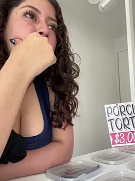 Amber_rose_outdoors's cam snapshot