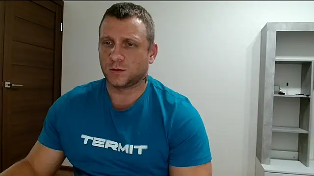 B-L-O-N-D's cam snapshot