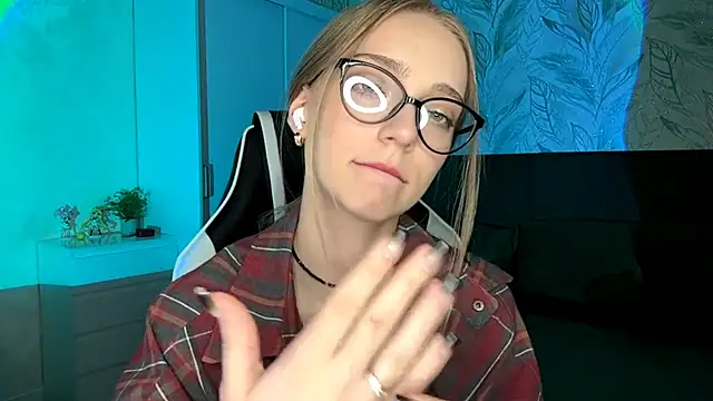 EvaPeace's cam snapshot