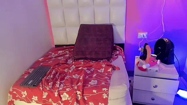 Alanna_hot3's cam snapshot