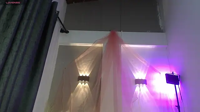 Chanel_milff_'s cam snapshot