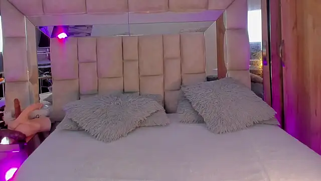 MaddyGray_'s cam snapshot