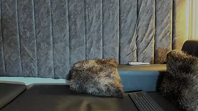 Rowan_Mills live sex cam