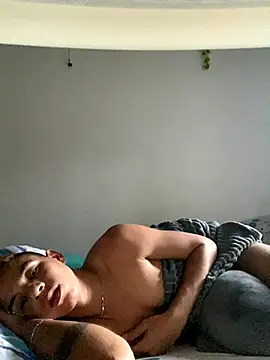 Dylams_maja's cam snapshot