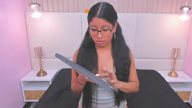 MelanyWayne_'s cam snapshot