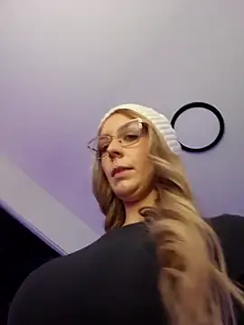 LilyOrion live sex cam