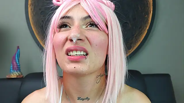 miss_sharlotte18's cam snapshot