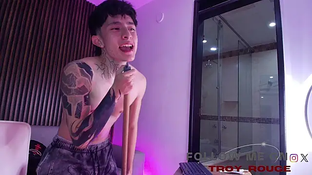 troy_rouge live sex cam