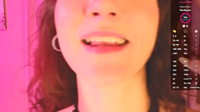 laracroftmansion's cam snapshot